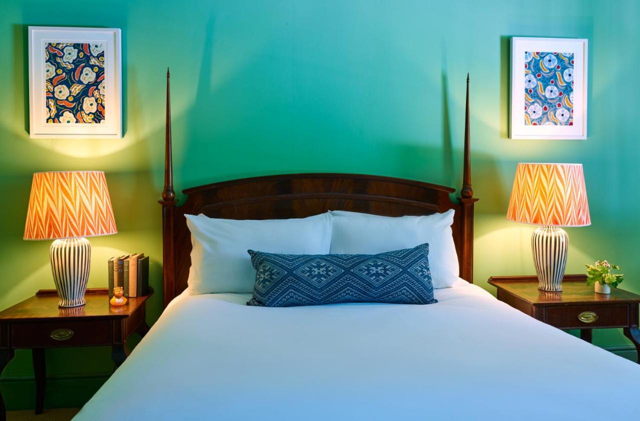 Готель The Mitre, Hampton Court Кінгстон-на-Темзі Екстер'єр фото A bedroom at the Inn
