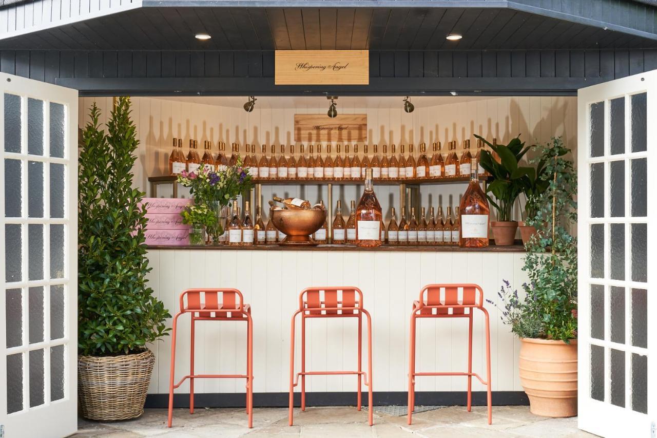 Готель The Mitre, Hampton Court Кінгстон-на-Темзі Екстер'єр фото The bar at the 2019 edition of the 100 Campuses for Change conference