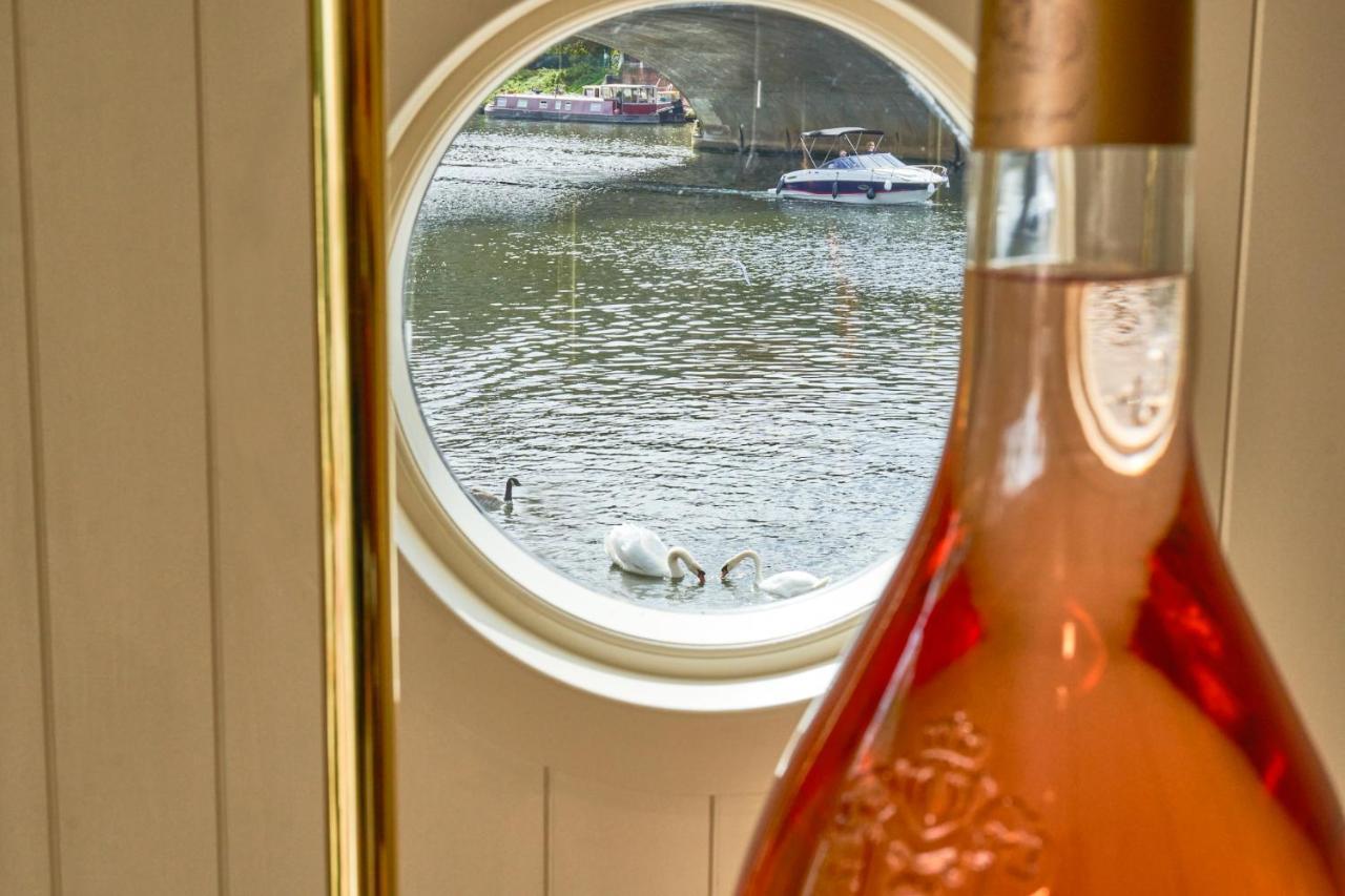 Готель The Mitre, Hampton Court Кінгстон-на-Темзі Екстер'єр фото A view of the River Thames from the window of a bedroom at The Swan