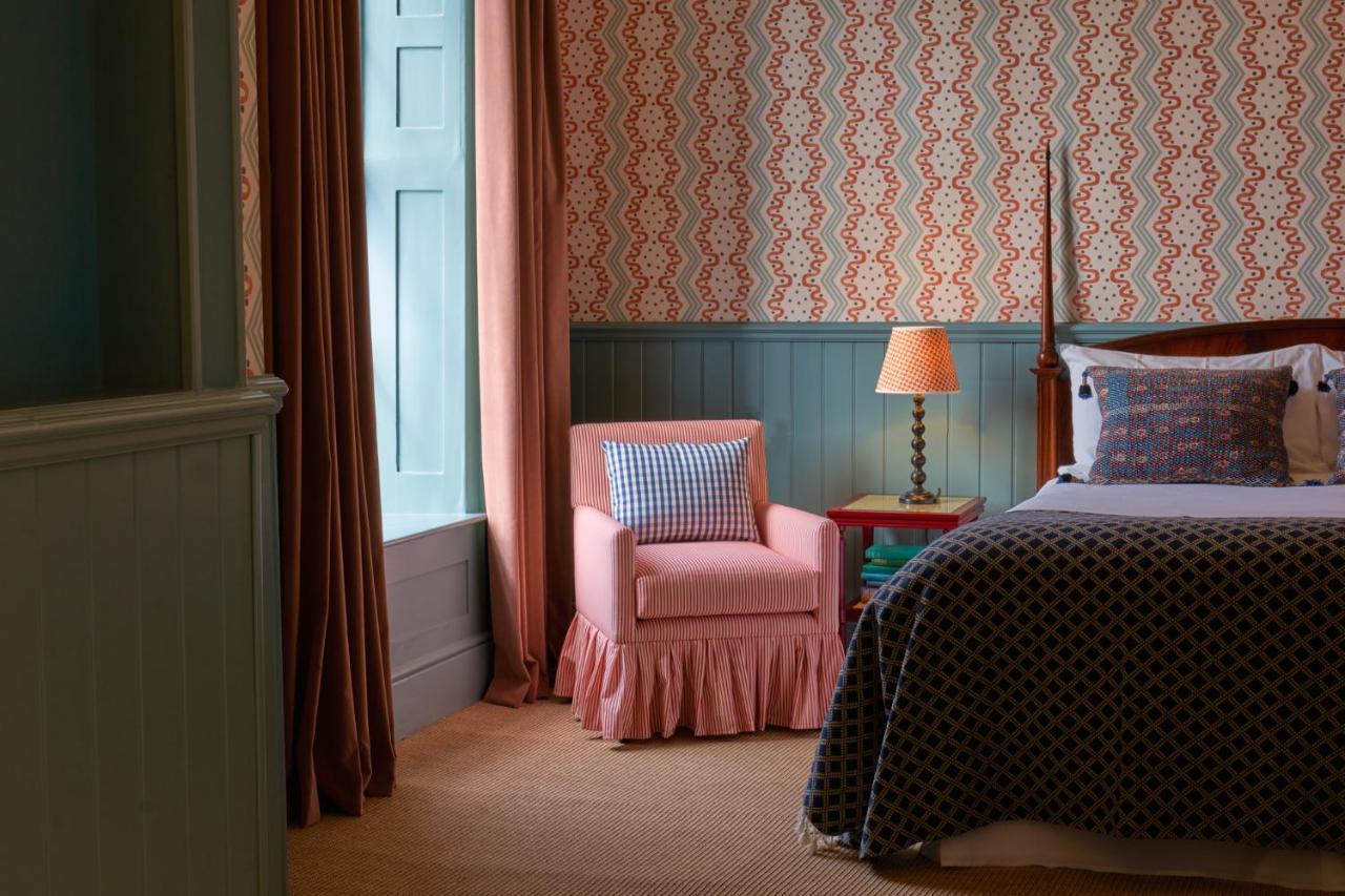 Готель The Mitre, Hampton Court Кінгстон-на-Темзі Екстер'єр фото A bedroom at The Mitre