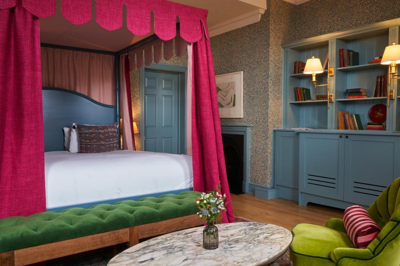Готель The Mitre, Hampton Court Кінгстон-на-Темзі Екстер'єр фото A bedroom at The Mitre
