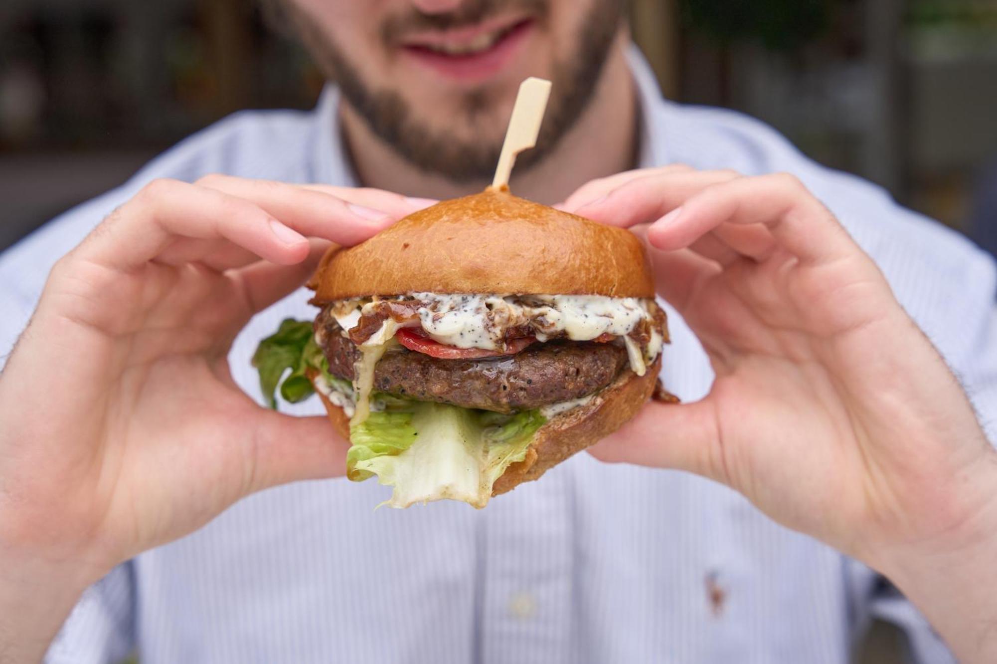 Готель The Mitre, Hampton Court Кінгстон-на-Темзі Екстер'єр фото A burger