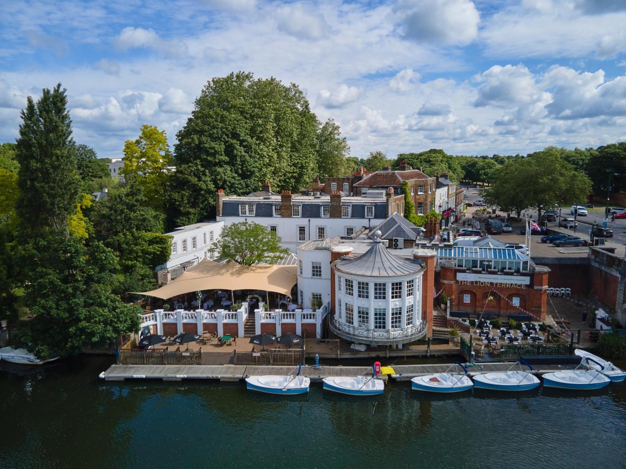 Готель The Mitre, Hampton Court Кінгстон-на-Темзі Екстер'єр фото The River Wey at Farnham