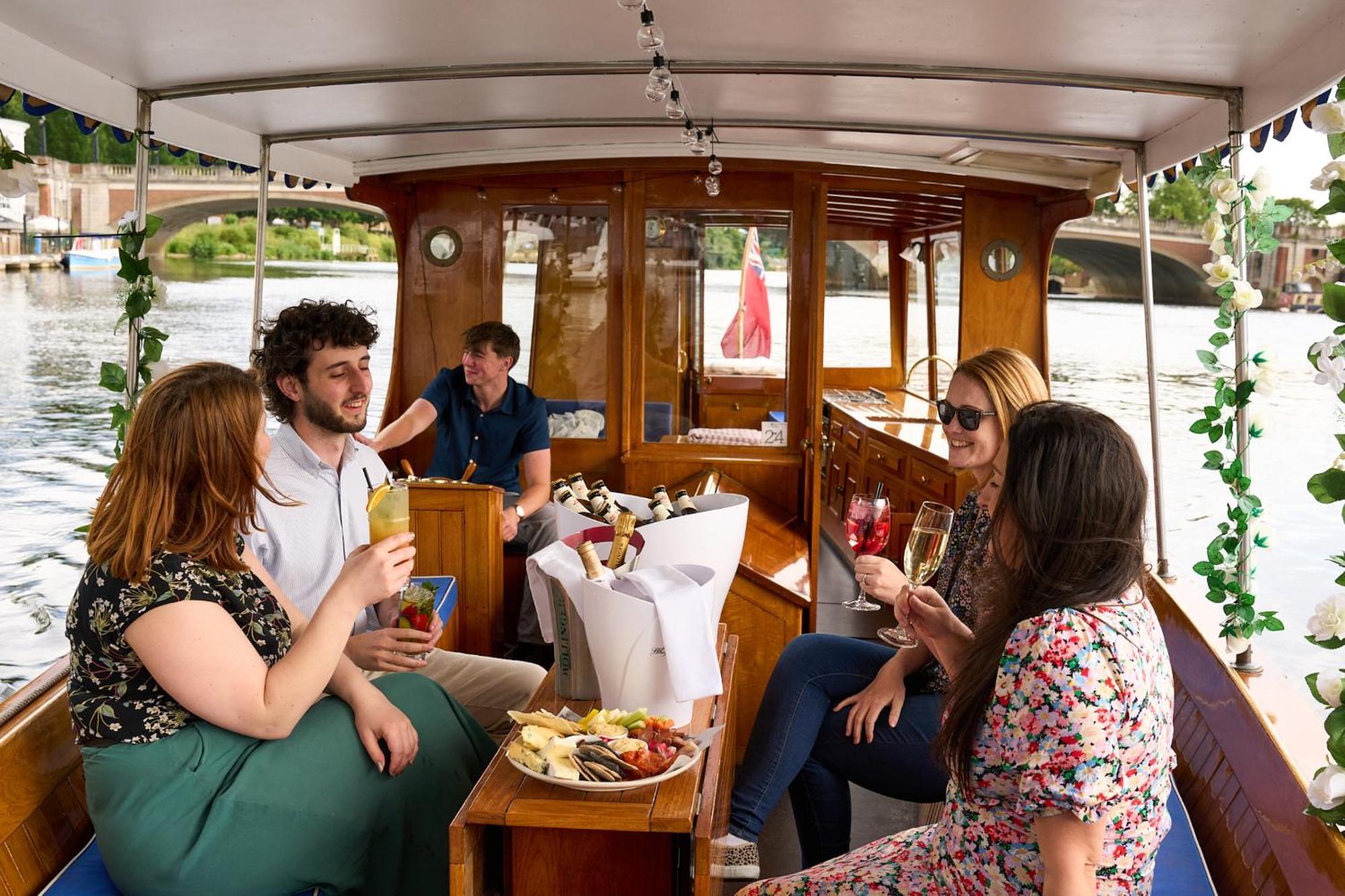 Готель The Mitre, Hampton Court Кінгстон-на-Темзі Екстер'єр фото Interior of the boat