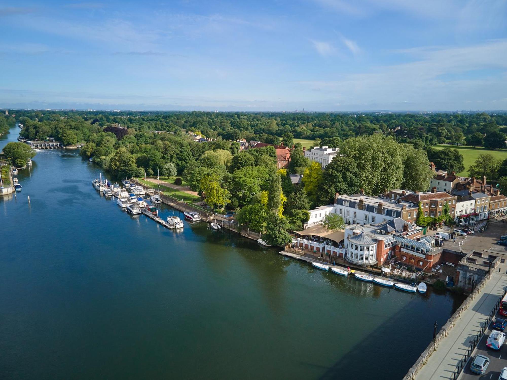 Готель The Mitre, Hampton Court Кінгстон-на-Темзі Екстер'єр фото The River Wey at Farnham